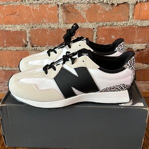 Never Worn New Balance 327